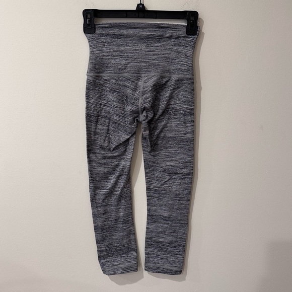Lululemon wunder under crop high rise heathered gray leggings size 2 - Picture 4 of 6